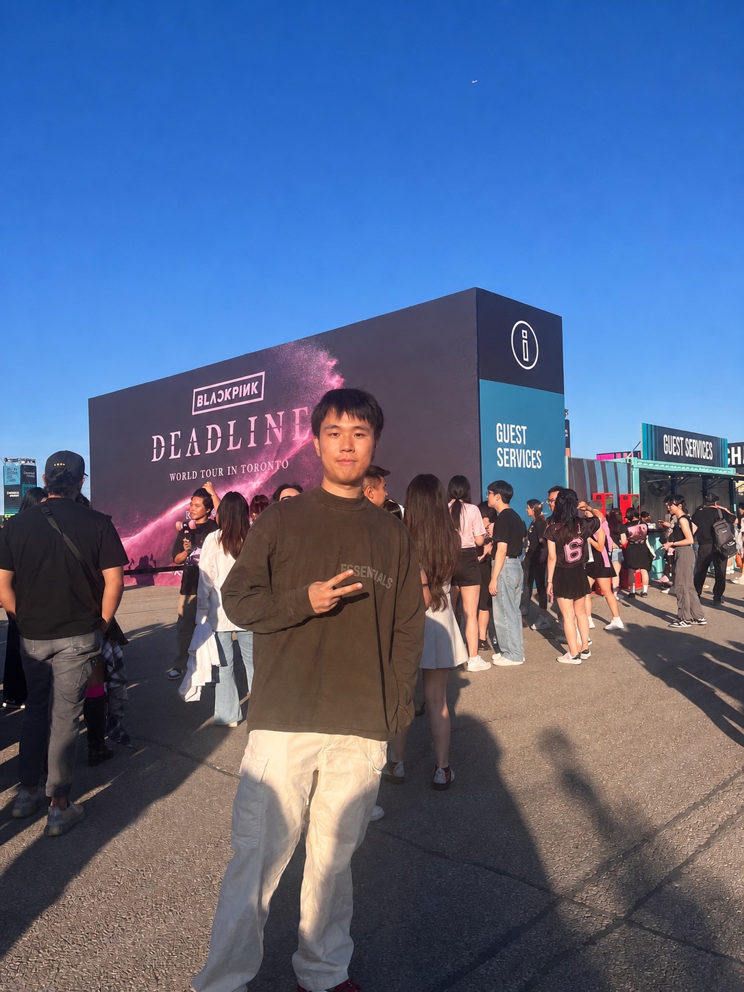 Shidu Ryan Ren at an outdoor event